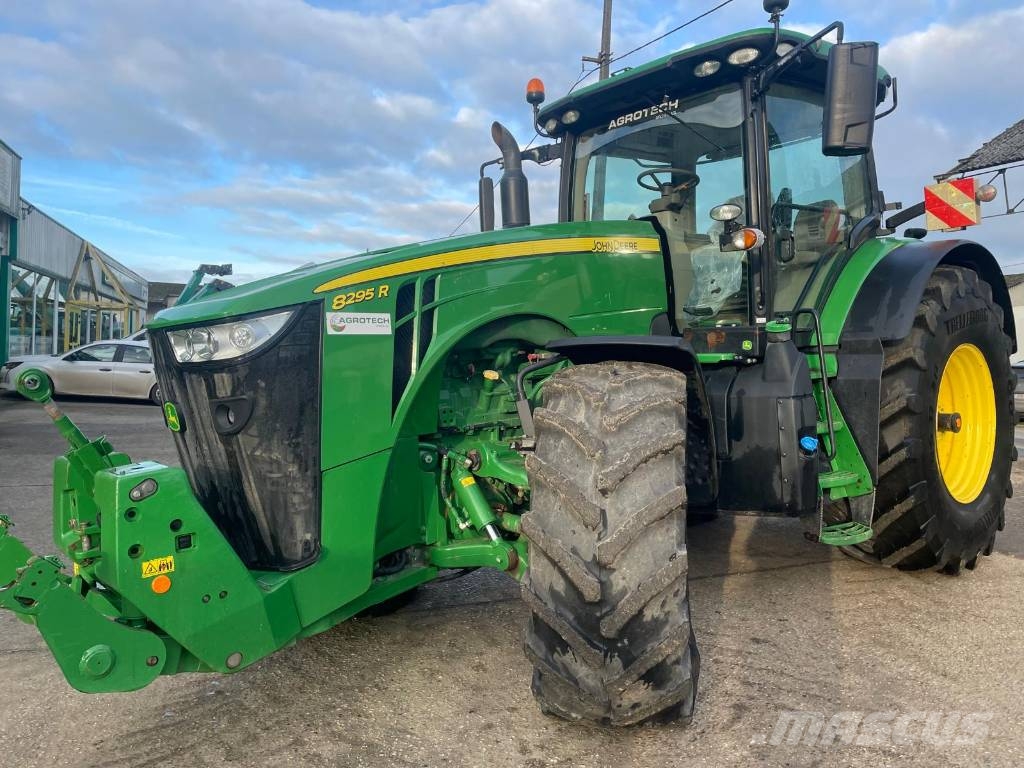 John Deere 8295 R الجرارات