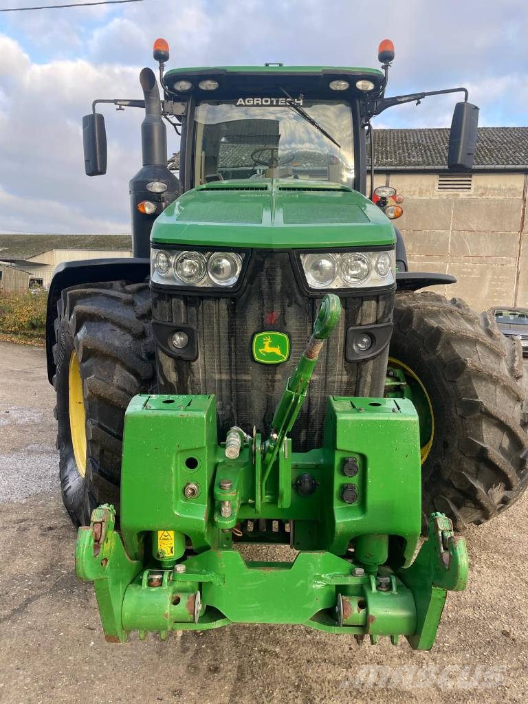 John Deere 8295 R الجرارات