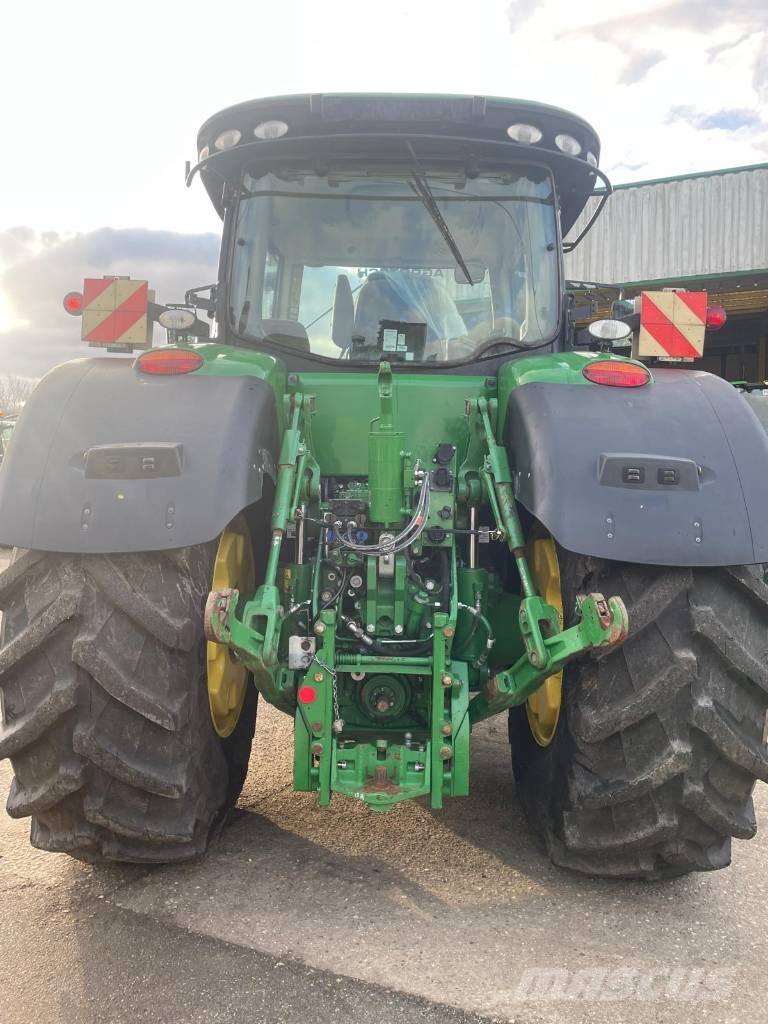 John Deere 8295 R الجرارات