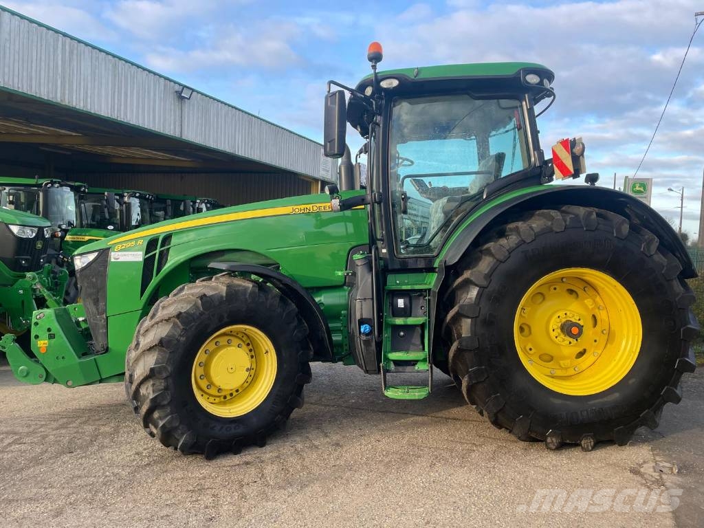 John Deere 8295 R الجرارات