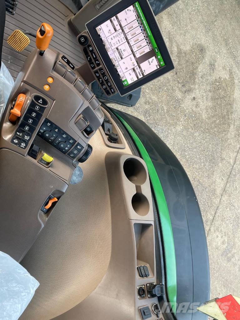John Deere 8295 R الجرارات