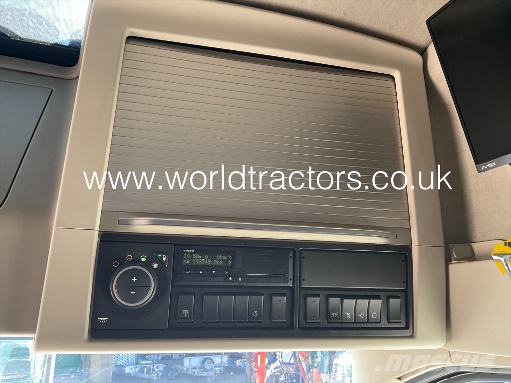 Volvo FH 16 750 Camiones de superficie plana/cabrestantes
