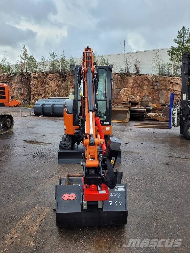 Hitachi ZX 26 U - mini excavators < 7t (Mini diggers) for rent
