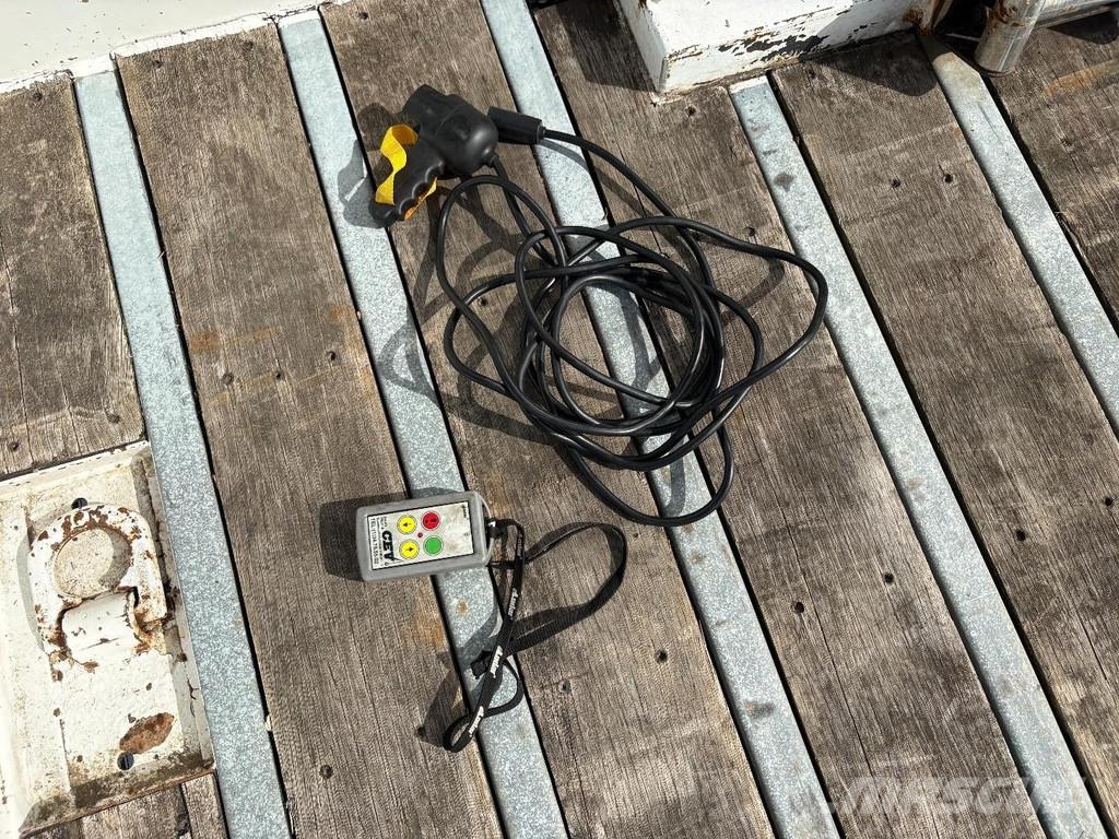 Renault D 12,240 + HYDRAULIC RAMPS + WINCH 5400 KG + EURO Evakuatori