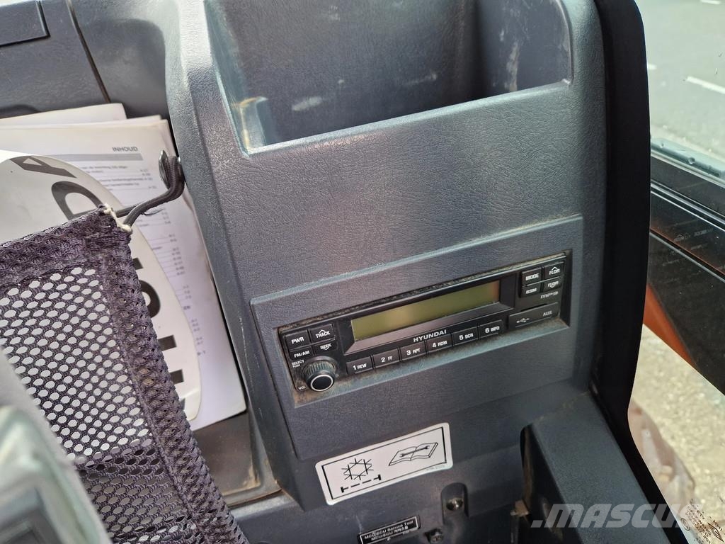 Hyundai Robex 160W-9A with 6-cylinder Cummins Ekskavatori uz riteņiem