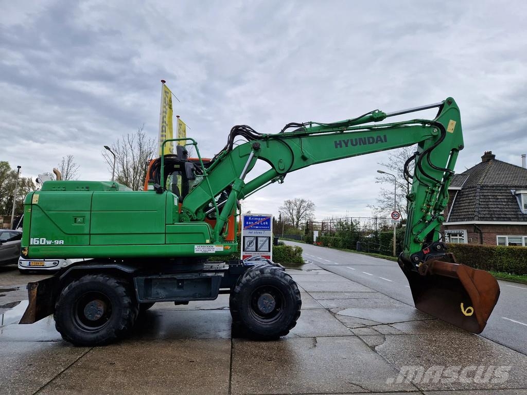 Hyundai Robex 160W-9A with 6-cylinder Cummins Ekskavatori uz riteņiem