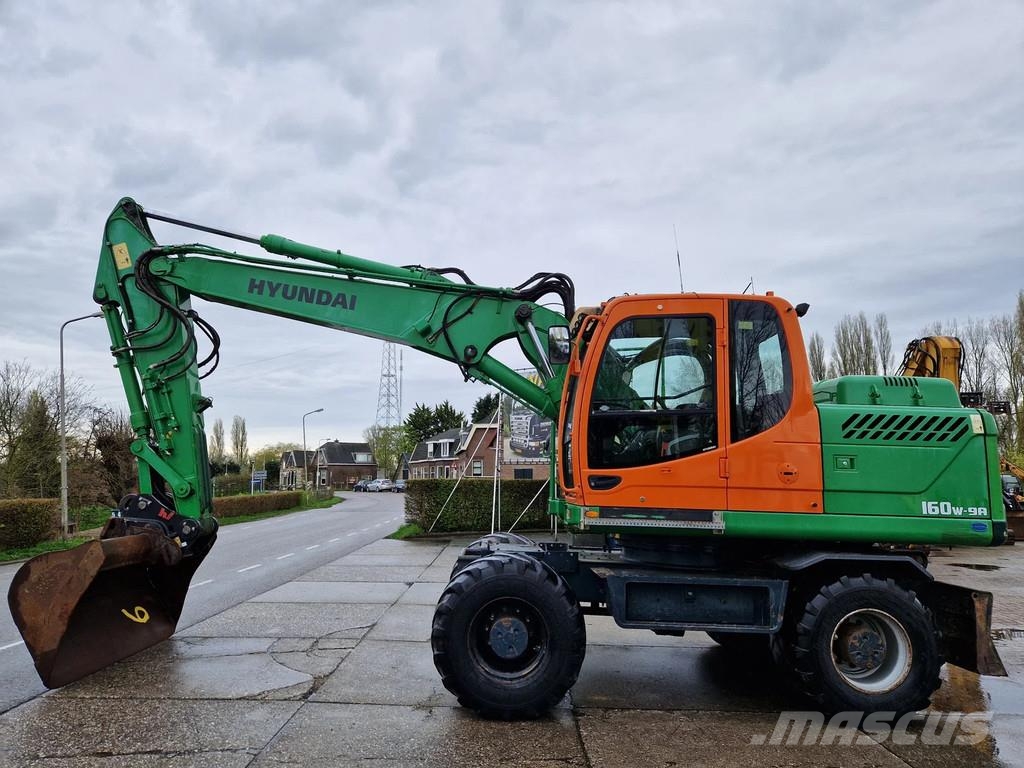 Hyundai Robex 160W-9A with 6-cylinder Cummins Ekskavatori uz riteņiem