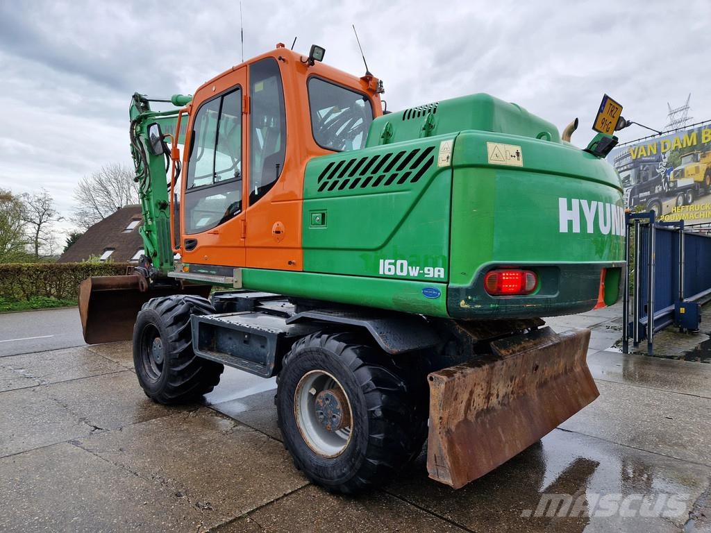 Hyundai Robex 160W-9A with 6-cylinder Cummins Ekskavatori uz riteņiem