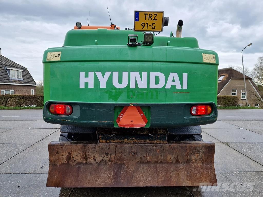 Hyundai Robex with 6-cylinder Cummins Wielgraafmachines