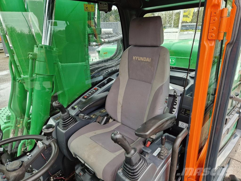 Hyundai Robex with 6-cylinder Cummins Wielgraafmachines