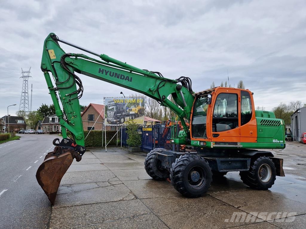 Hyundai Robex with 6-cylinder Cummins 轮式挖掘机