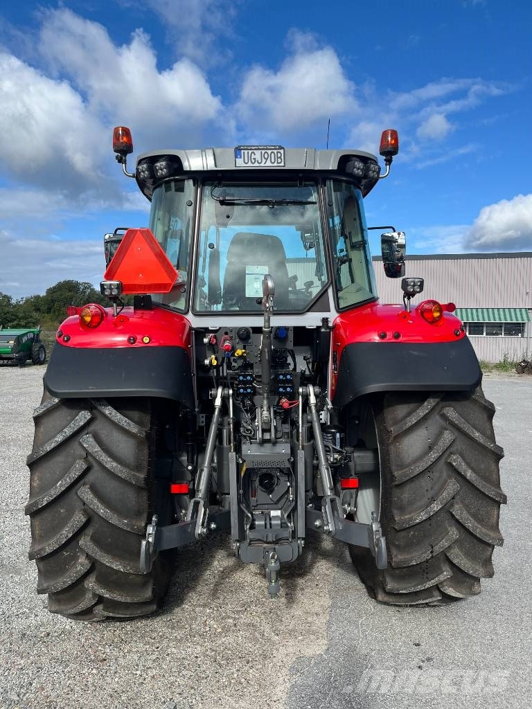 Massey Ferguson 5S.145 DEMO Traktorji