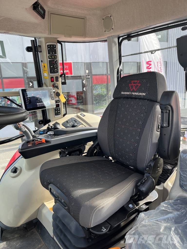 Massey Ferguson 5S.145 DEMO Traktorji