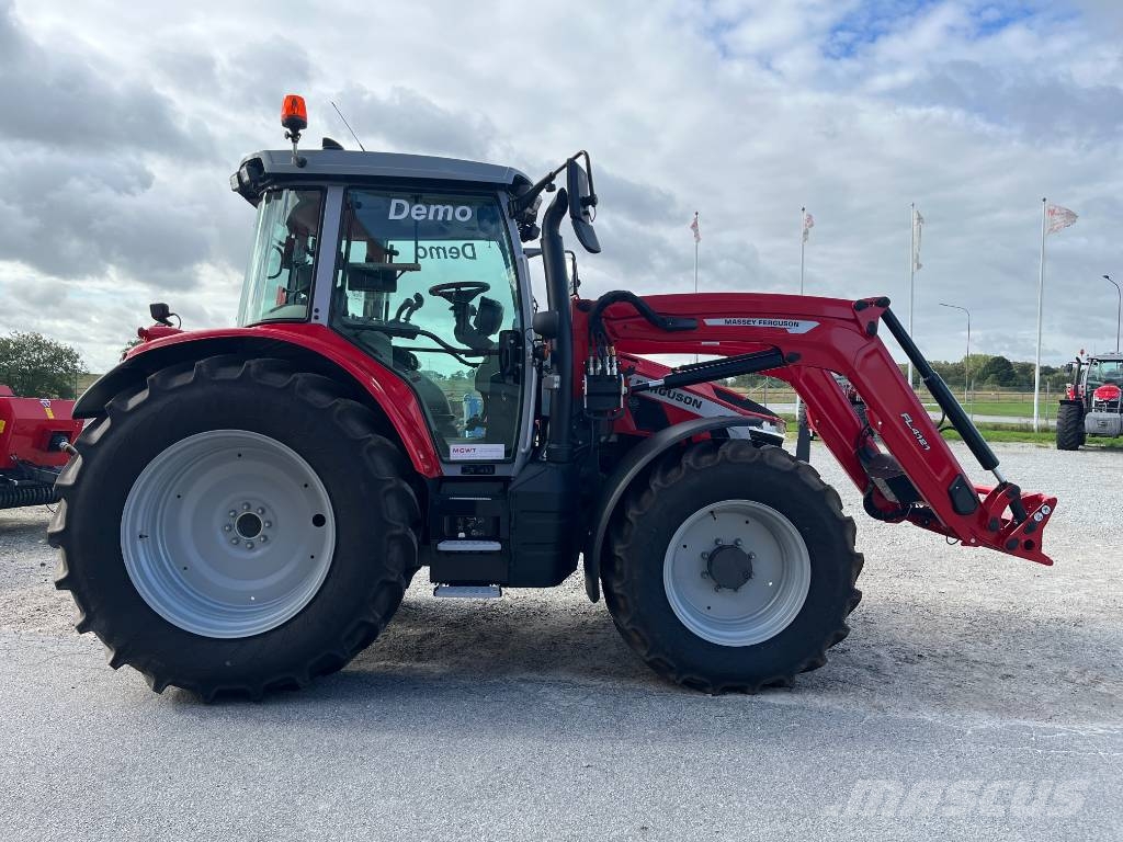 Massey Ferguson 5S.145 DEMO Traktorji