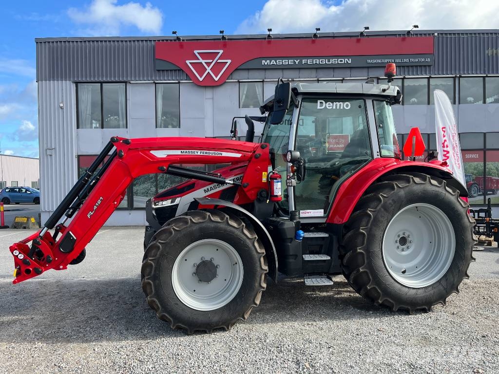 Massey Ferguson 5S.145 DEMO Traktorji