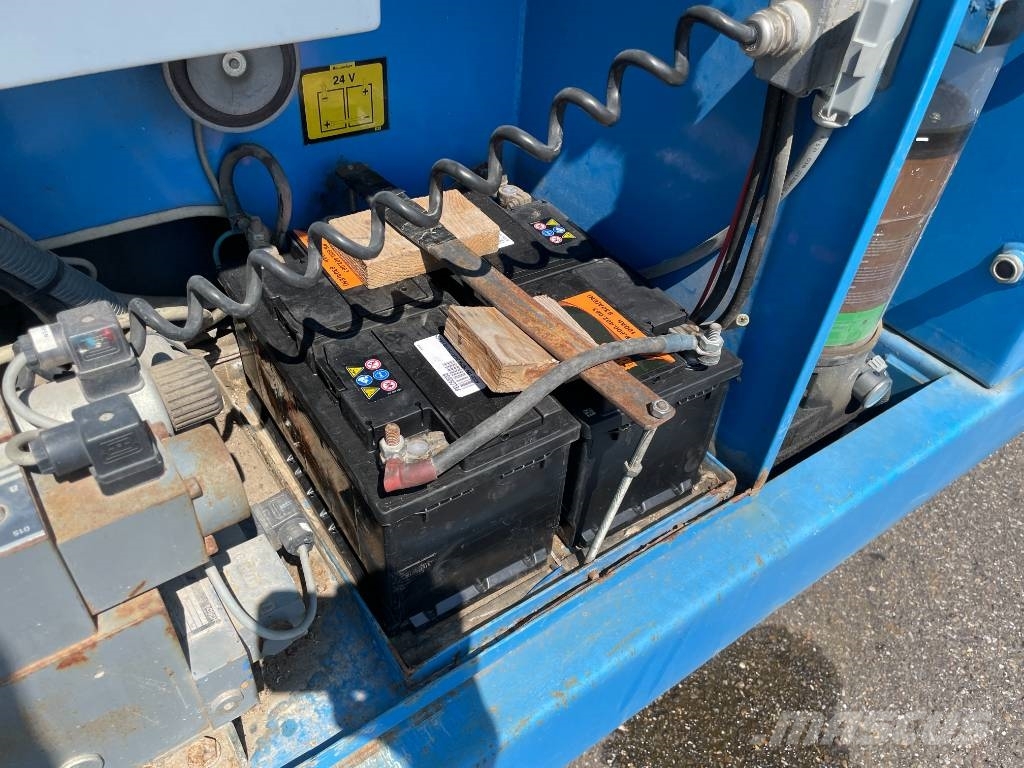 Holland Lift Megastar G-320DL30 4WDS/N | 2006 Elevadores de tesoura
