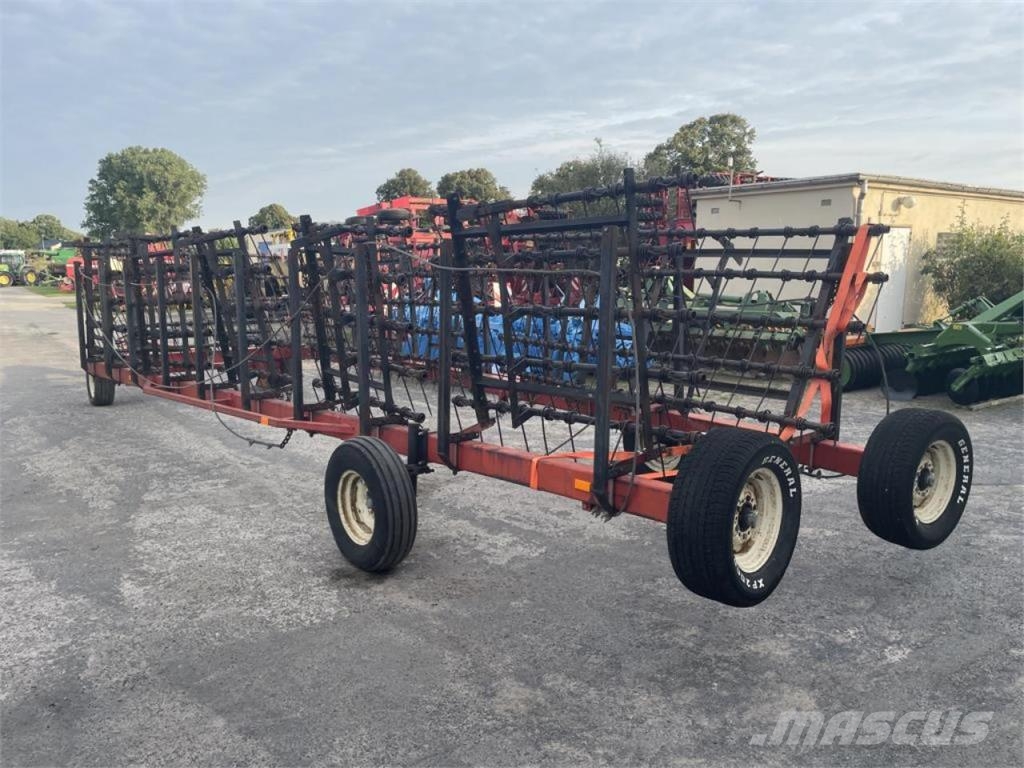 Farm King Strohstriegel 18m 其他耕耘機和配件