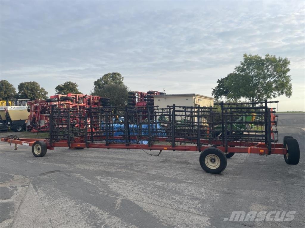 Farm King Strohstriegel 18m 其他耕耘機和配件