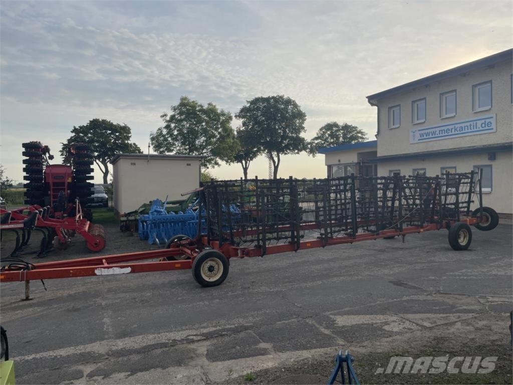 Farm King Strohstriegel 18m 其他耕耘機和配件