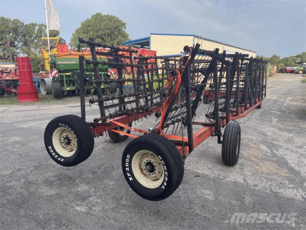 Farm King Strohstriegel 18m 其他耕耘機和配件