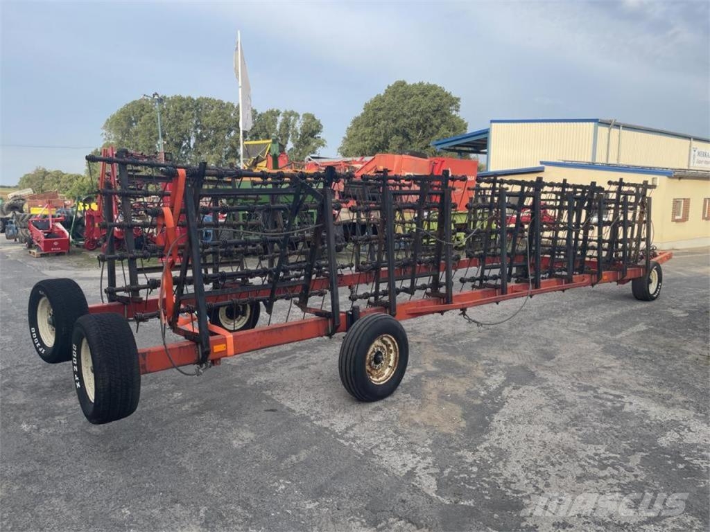 Farm King Strohstriegel 18m 其他耕耘機和配件
