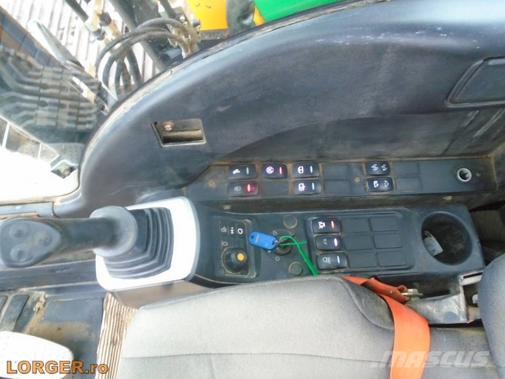 JCB JS 131 LC Rupsgraafmachines