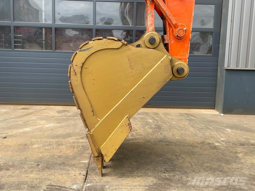 Hitachi ZX210LC-6 حفارات زحافة
