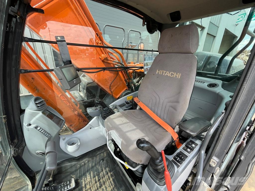 Hitachi ZX210LC-6 حفارات زحافة