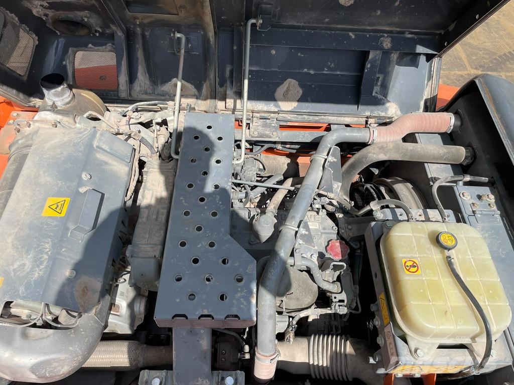 Hitachi ZX210LC-6 حفارات زحافة