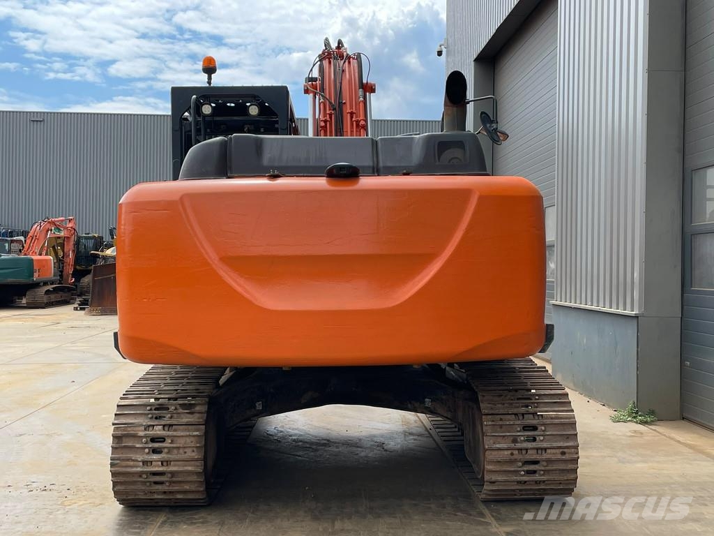 Hitachi ZX210LC-6 حفارات زحافة