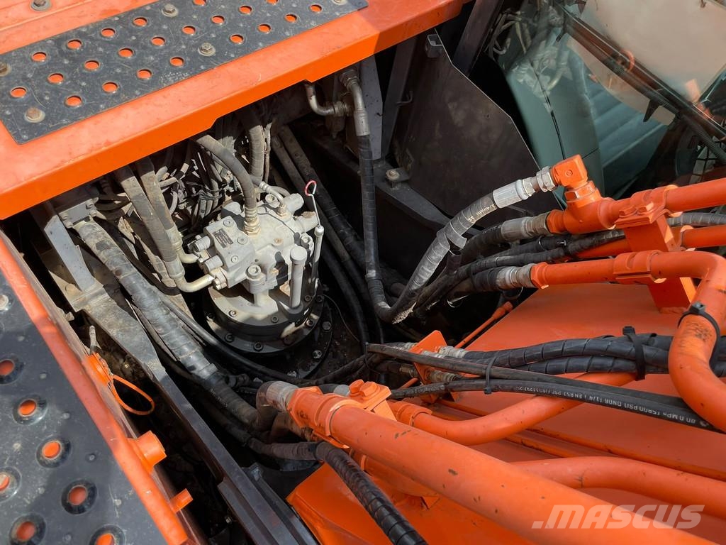 Hitachi ZX210LC-6 حفارات زحافة