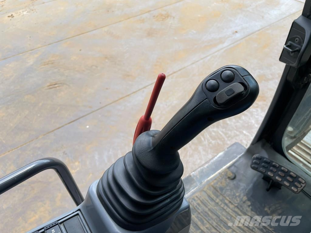 Hitachi ZX210LC-6 حفارات زحافة