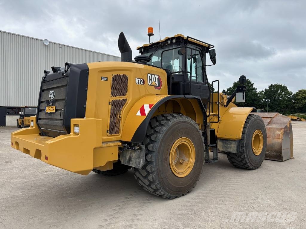CAT 972 لوادر بعجل