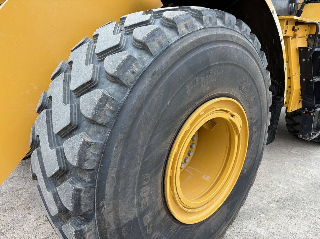 CAT 972 لوادر بعجل