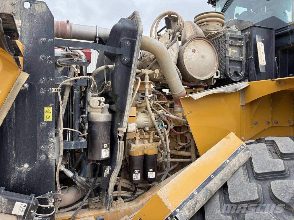 CAT 972 لوادر بعجل