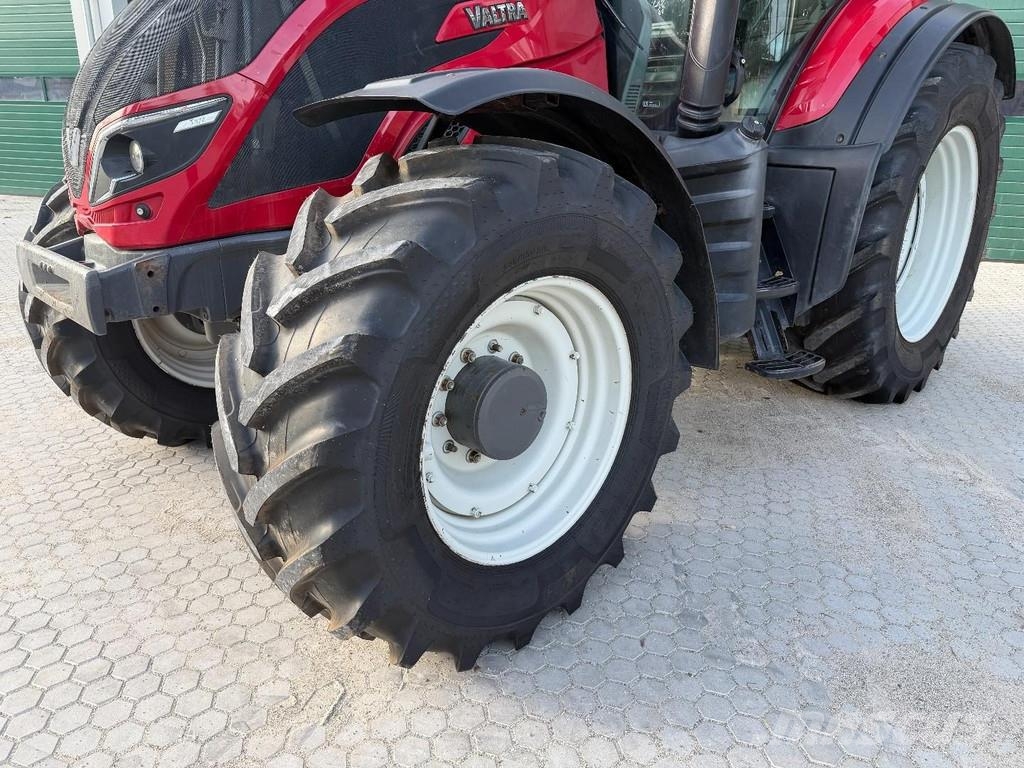 Valtra T 174 GOOD TIRES Traktori