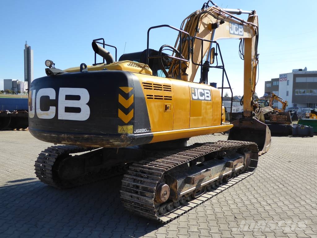 JCB JS 220 N LC mit Oilquick OQ70/55 Raupenbagger