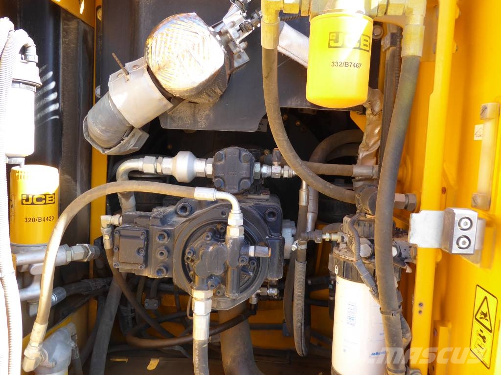 JCB JS 220 N LC mit Oilquick OQ70/55 Raupenbagger
