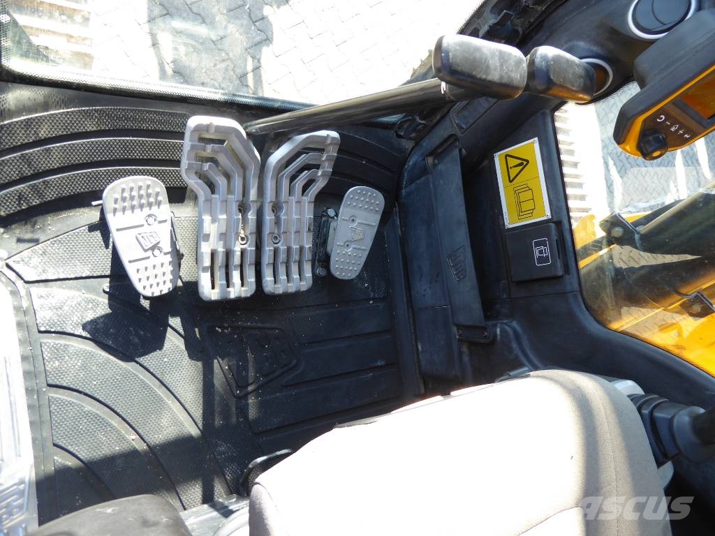 JCB JS 220 N LC mit Oilquick OQ70/55 Raupenbagger
