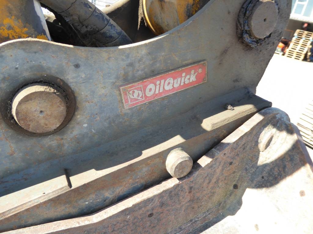 JCB JS 220 N LC mit Oilquick OQ70/55 Raupenbagger