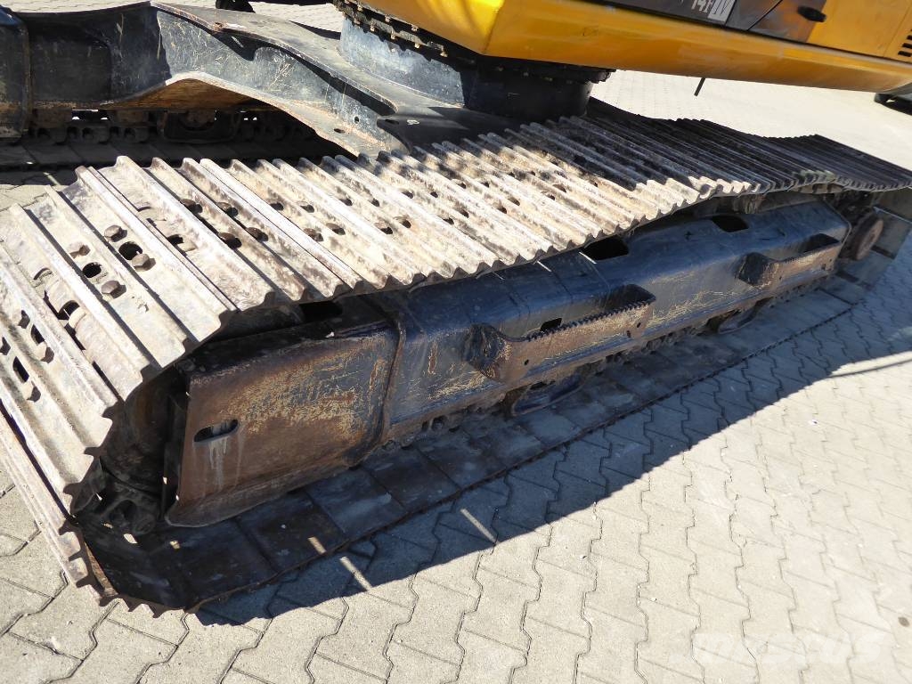JCB JS 220 N LC mit Oilquick OQ70/55 Raupenbagger