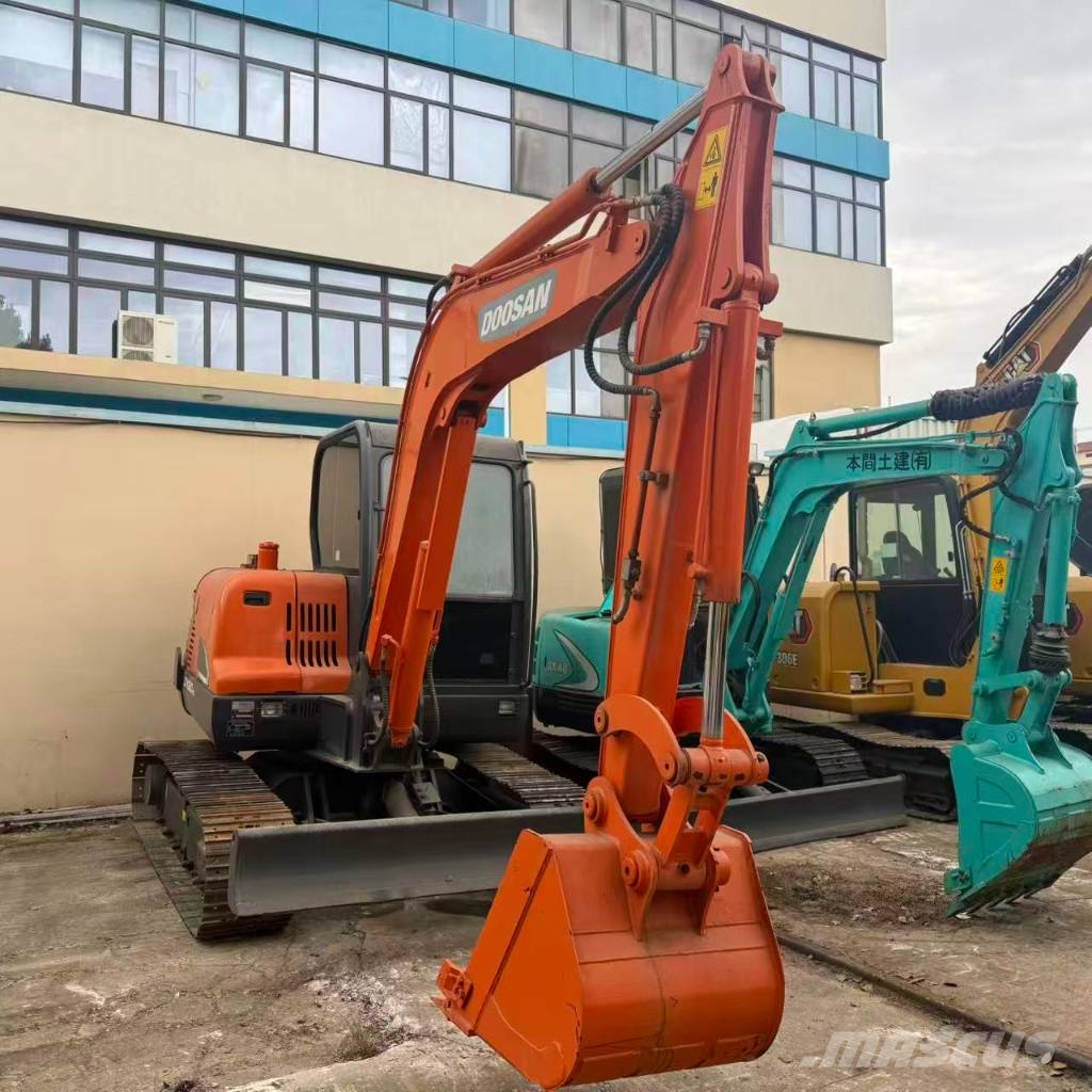 Doosan DX 60-9 C 소형 굴삭기 7톤 미만