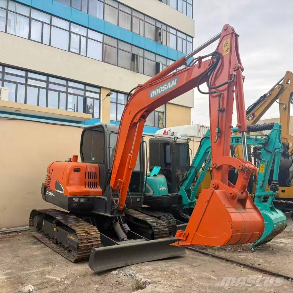 Doosan DX 60-9 C 소형 굴삭기 7톤 미만