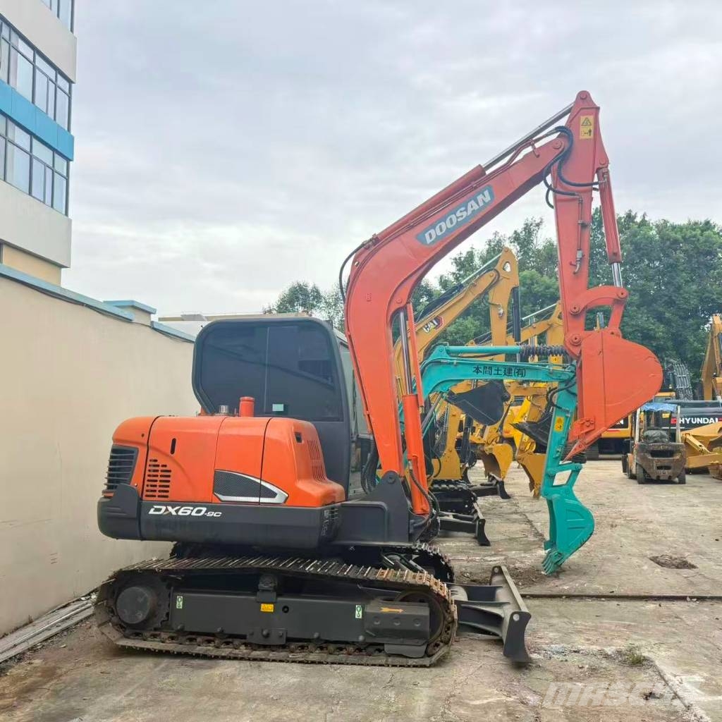 Doosan DX 60-9 C 소형 굴삭기 7톤 미만