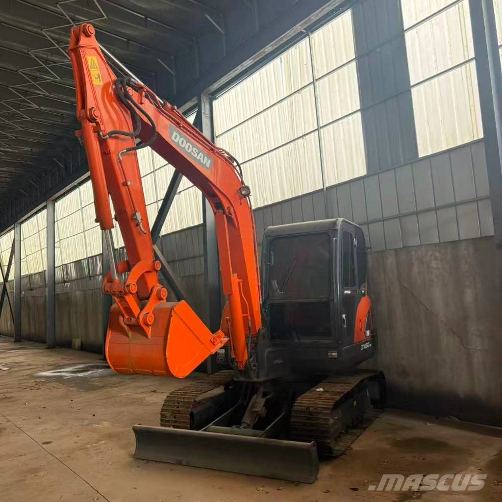 Doosan DX 60-9 C 소형 굴삭기 7톤 미만