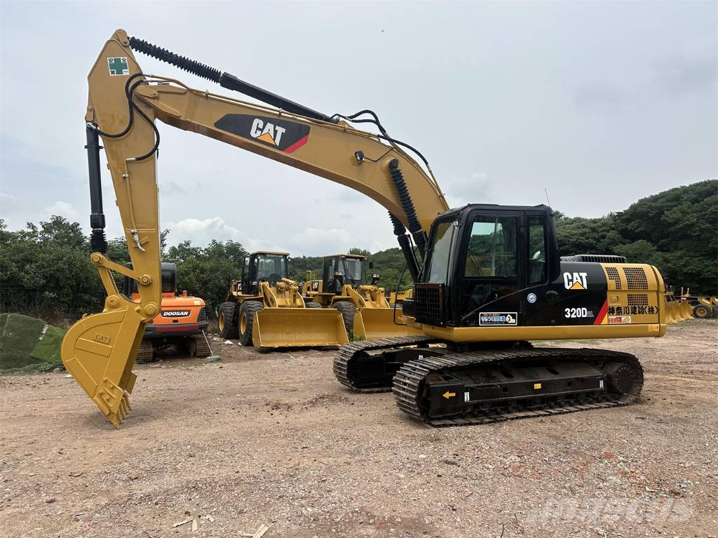 CAT 320 D 轮式挖掘机
