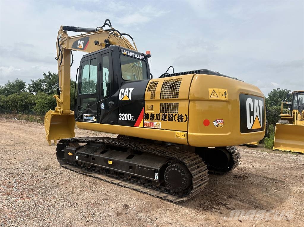 CAT 320 D 轮式挖掘机