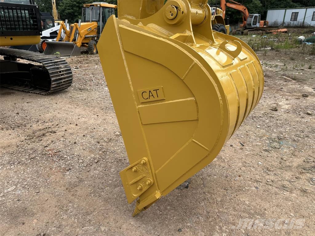 CAT 320 D 轮式挖掘机