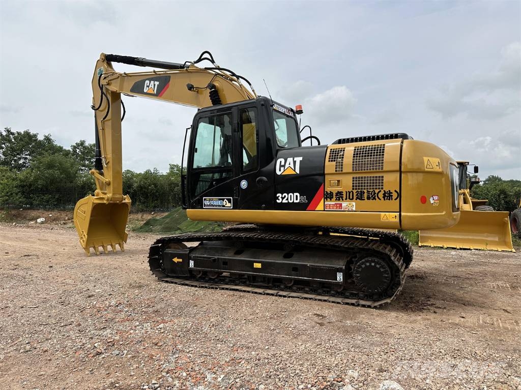 CAT 320 D 轮式挖掘机