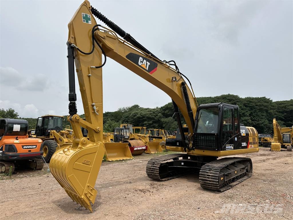 CAT 320 D 轮式挖掘机